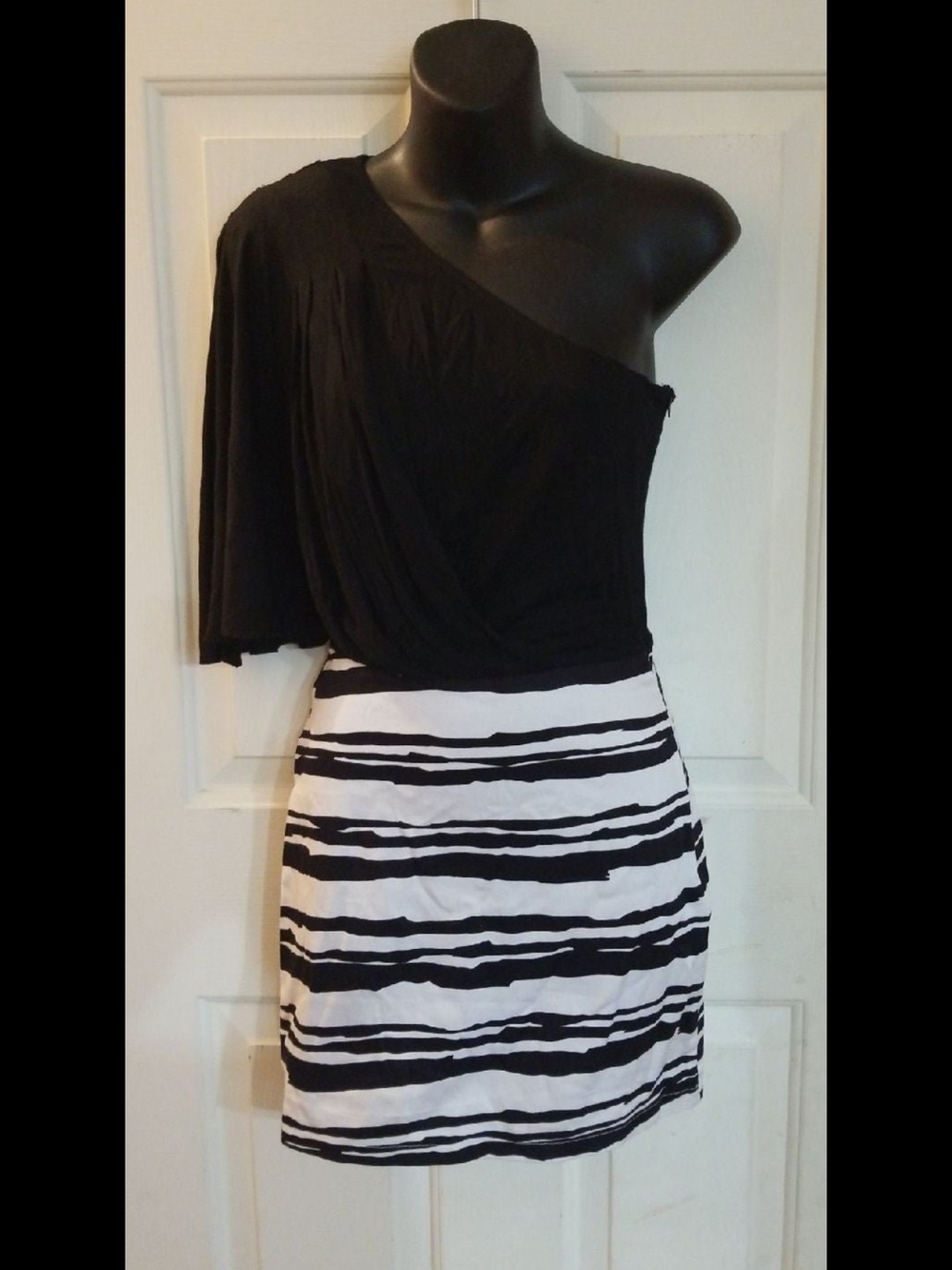 Xtaren One-Shoulder Black Draped Tunic